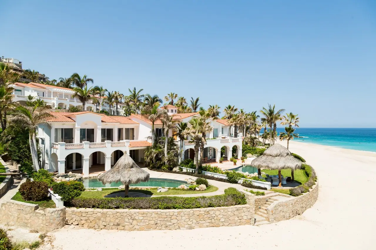 Estate Compounds in Chileno Bay